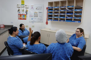 Projeto “HumanizaMente” leva acolhimento e cuidado emocional a hospital infantil de Campo Largo